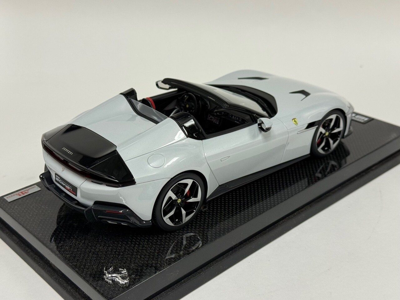 Ferrari Ferrari 12 Cilinders Coupe V12 830CV 2024 + Showcase  - 1:18 - MR Collection Models
