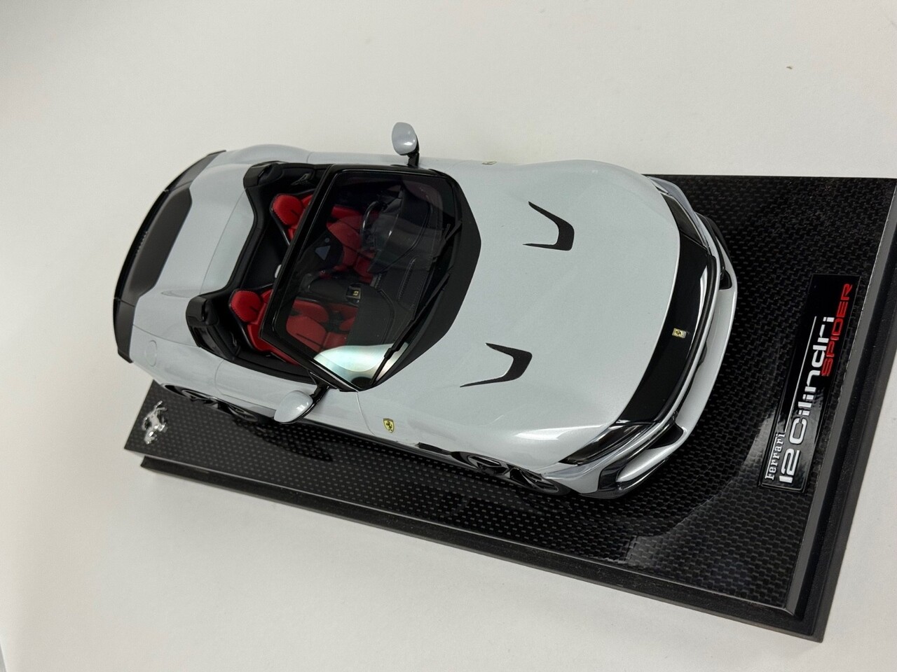 Ferrari Ferrari 12 Cilinders Coupe V12 830CV 2024 + Showcase  - 1:18 - MR Collection Models