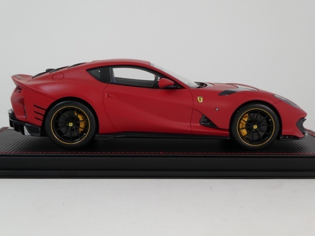 Ferrari Ferrari 812 Competizione 2022 + Showcase  - 1:18 - MR Collection Models