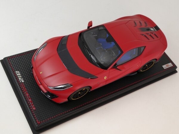 Ferrari Ferrari 812 Competizione 2022 + Showcase  - 1:18 - MR Collection Models