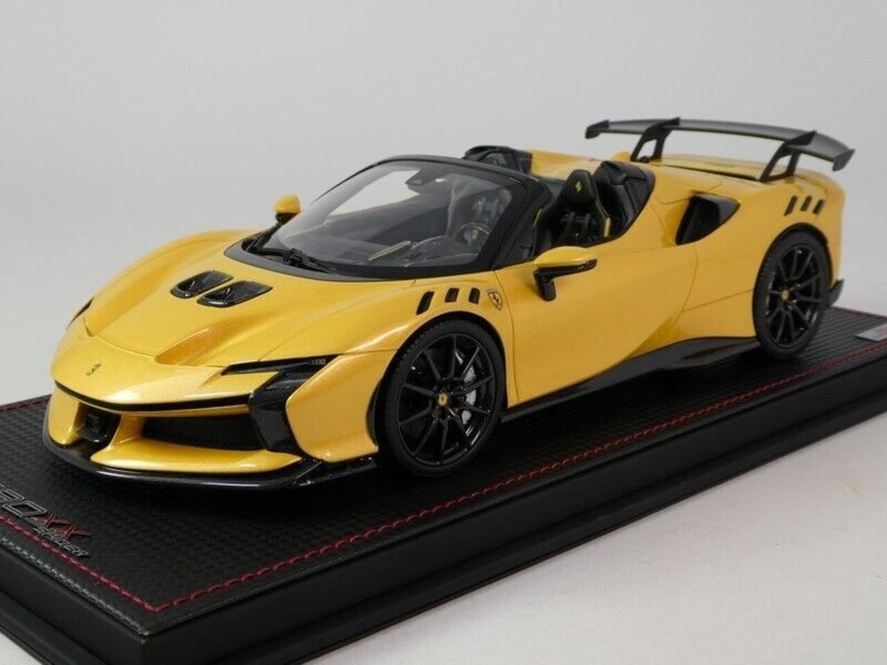 Ferrari Ferrari SF 90 XX Stradale Spider 2024 + Showcase - 1:43 - MR Collection Models