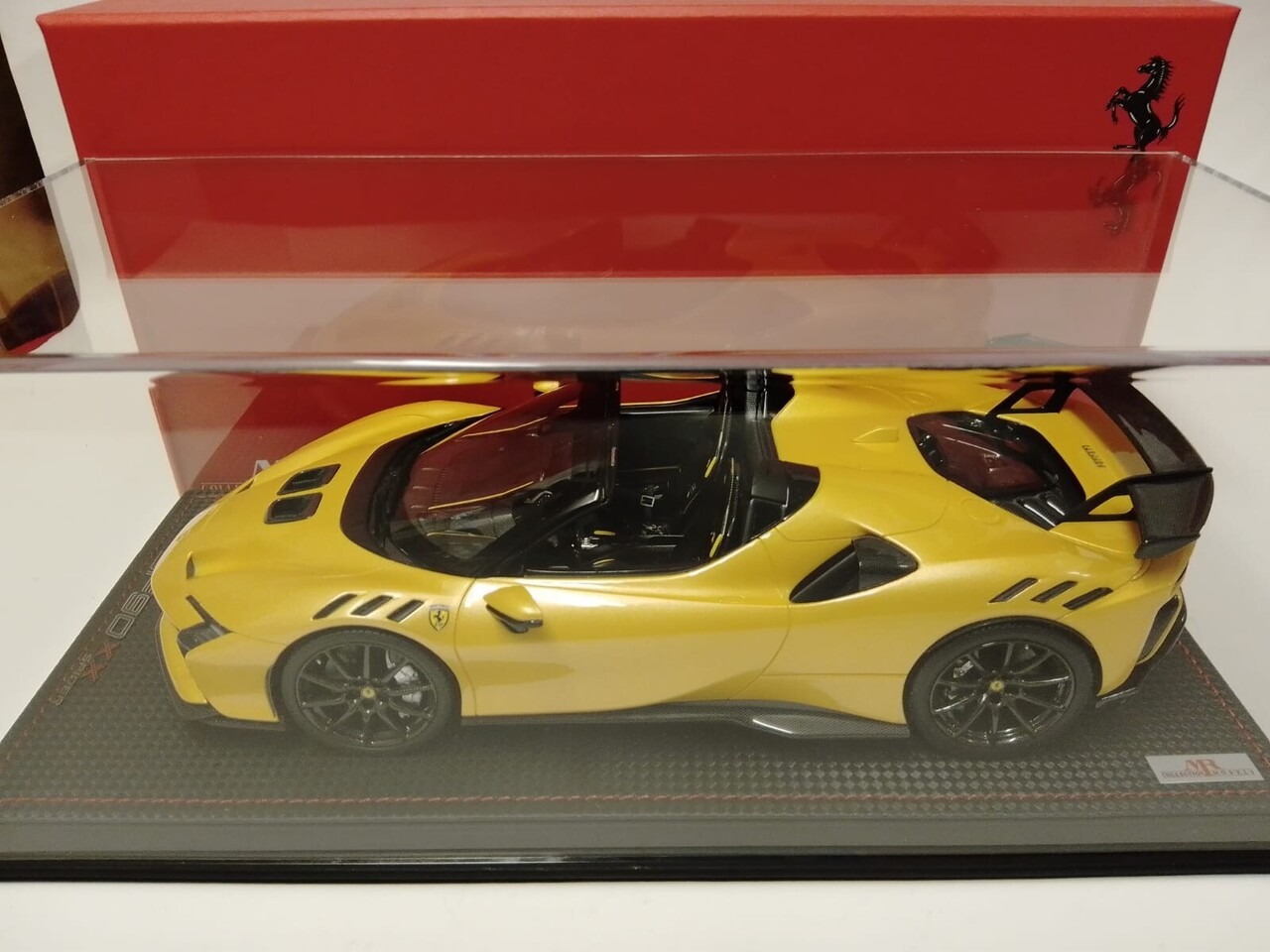 Ferrari Ferrari SF90 XX Stradale Spider 2024 + Showcase - 1:18 - MR Collection Models