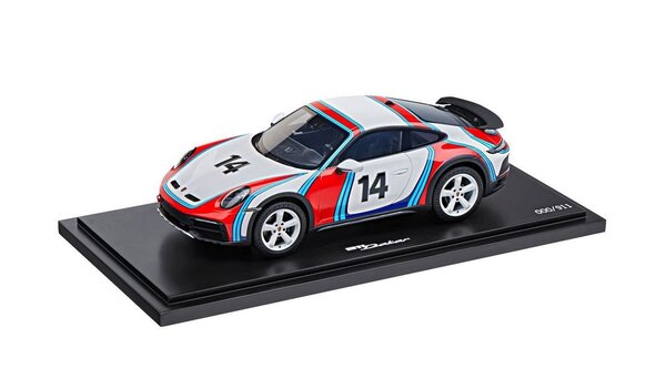 Porsche Porsche 911 Dakar + Showcase - 1:18 - Spark Porsche Porsche 911 Dakar + Showcase - 1:18 - Spark