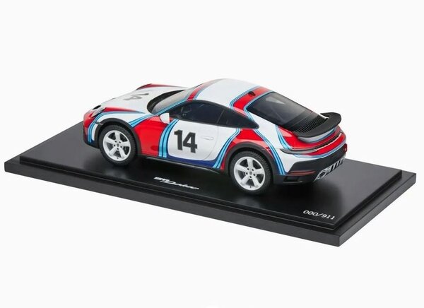 Porsche Porsche 911 Dakar + Showcase - 1:18 - Spark Porsche Porsche 911 Dakar + Showcase - 1:18 - Spark