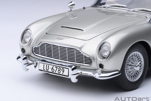Aston Martin Aston Martin DB5 Goldfinger (+ Weapons) - 1:18 - AUTOart