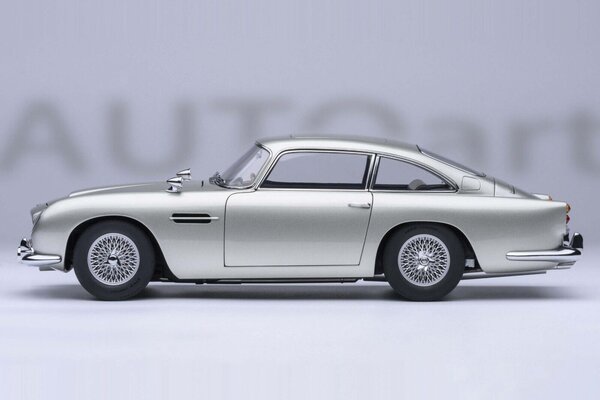 Aston Martin Aston Martin DB5 Goldfinger (+ Weapons) - 1:18 - AUTOart