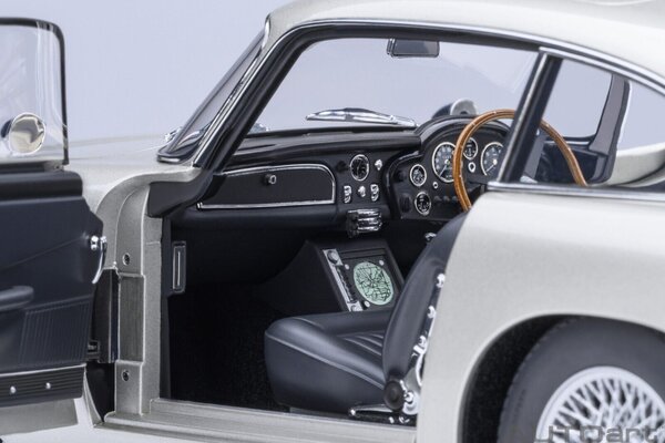 Aston Martin Aston Martin DB5 Goldfinger (+ Weapons) - 1:18 - AUTOart