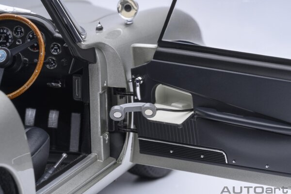 Aston Martin Aston Martin DB5 Goldfinger (+ Weapons) - 1:18 - AUTOart