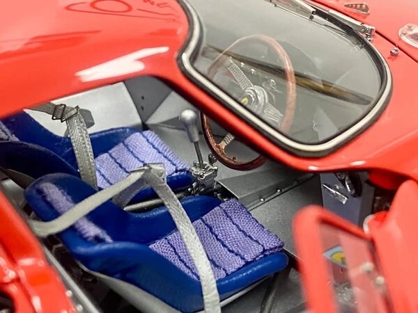 Ferrari Ferrari 250 LM 3.3L V12 #27 Team Scuderia Filipinetti 6th 24H Le Mans 1965 - 1:18 - CMC Ferrari Ferrari 250 LM 3.3L V12 #27 Team Scuderia Filipinetti 6th 24H Le Mans 1965 - 1:18 - CMC