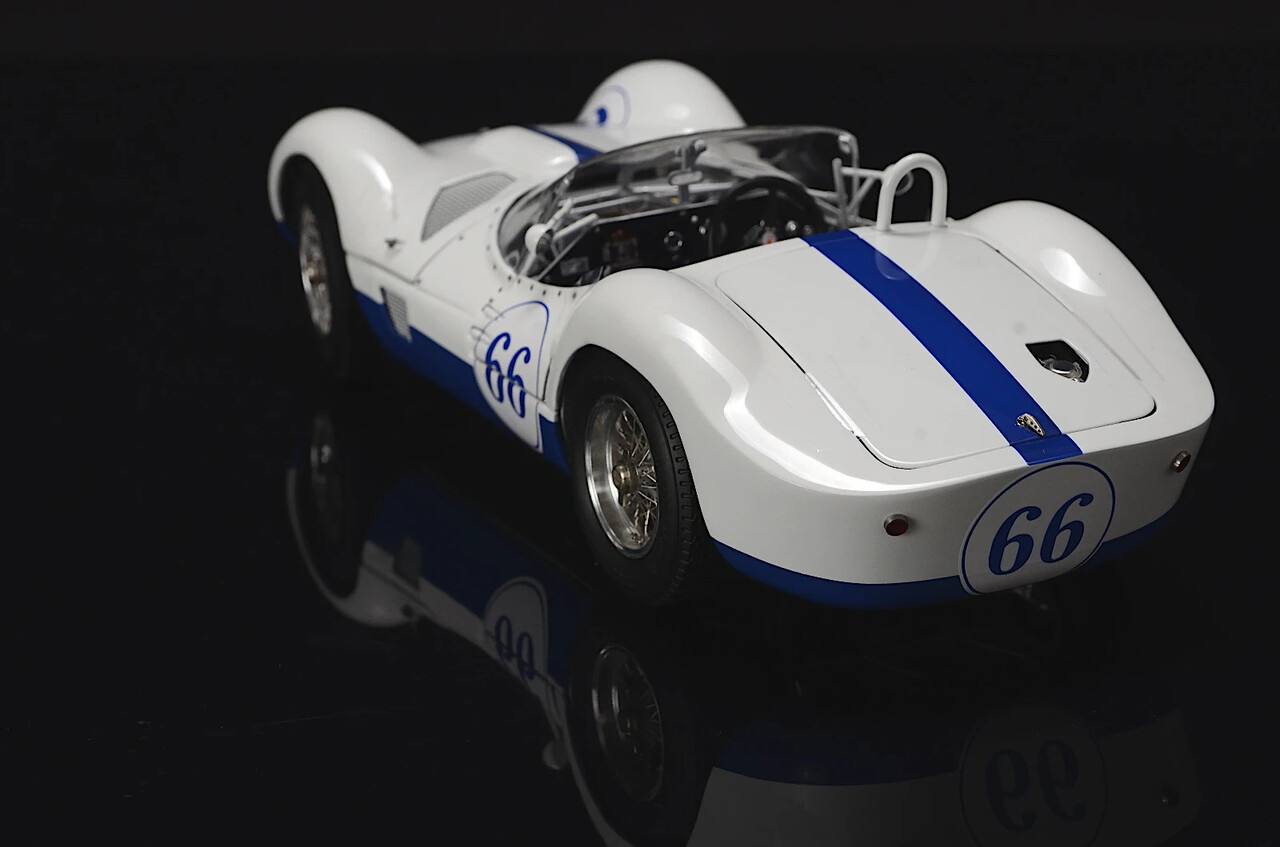 Maserati Maserati Tipo 61 2.9L S4 #55 Spider Birdcage Winner SSCA Caste Rock Colorado 1960 - 1:18 - CMC Maserati Maserati Tipo 61 2.9L S4 #55 Spider Birdcage Winner SSCA Caste Rock Colorado 1960 - 1:18 - CMC