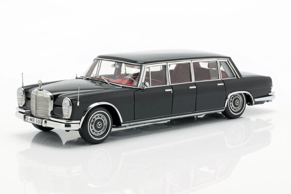 Mercedes-Benz Mercedes-Benz S-Class 600 Pullman W100 1963 - 1:18 - CMC Mercedes-Benz Mercedes-Benz S-Class 600 Pullman W100 1963 - 1:18 - CMC
