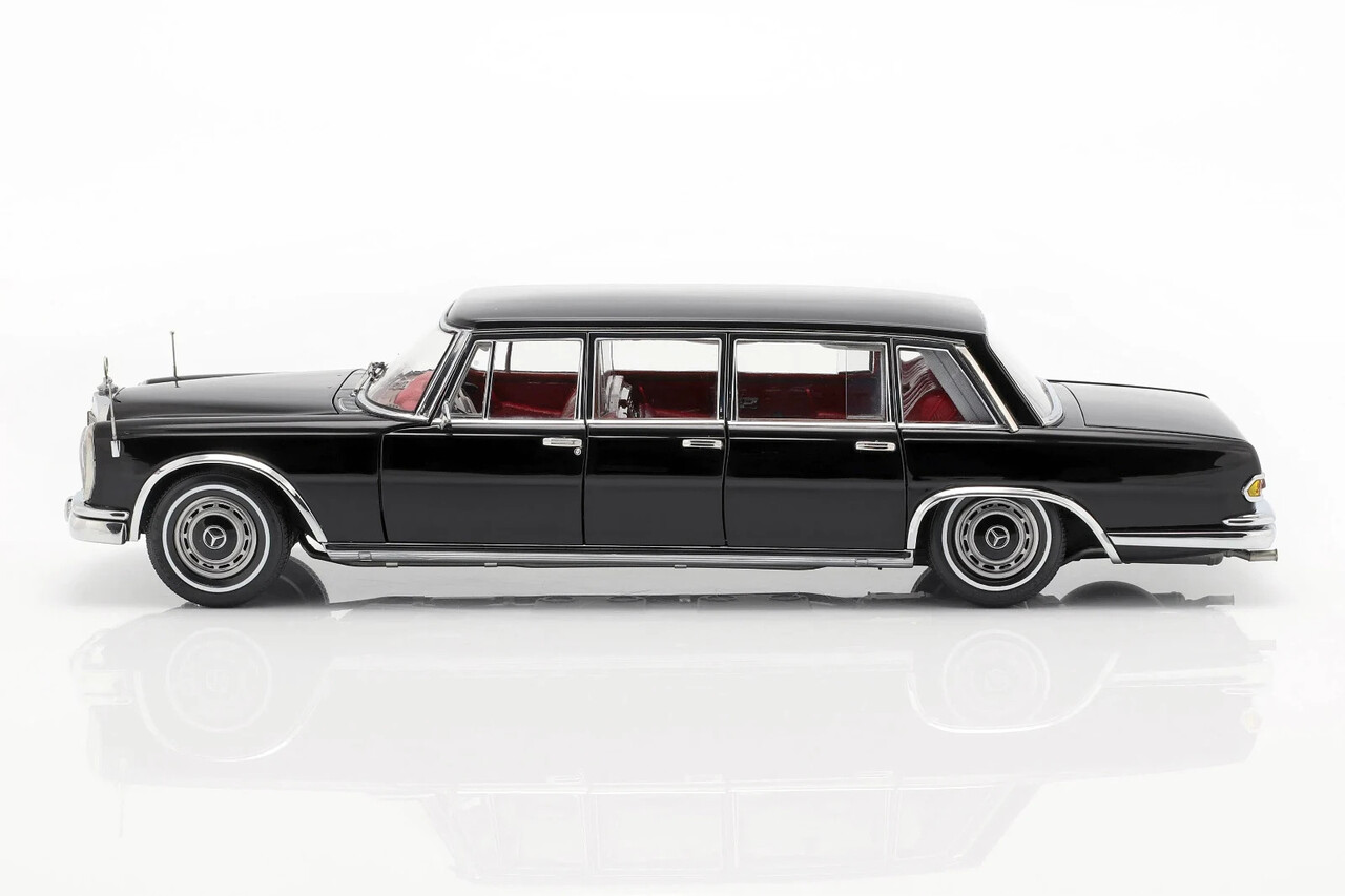 Mercedes-Benz Mercedes-Benz S-Class 600 Pullman W100 1963 - 1:18 - CMC Mercedes-Benz Mercedes-Benz S-Class 600 Pullman W100 1963 - 1:18 - CMC