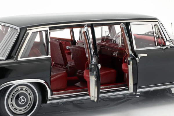 Mercedes-Benz Mercedes-Benz S-Class 600 Pullman W100 1963 - 1:18 - CMC Mercedes-Benz Mercedes-Benz S-Class 600 Pullman W100 1963 - 1:18 - CMC