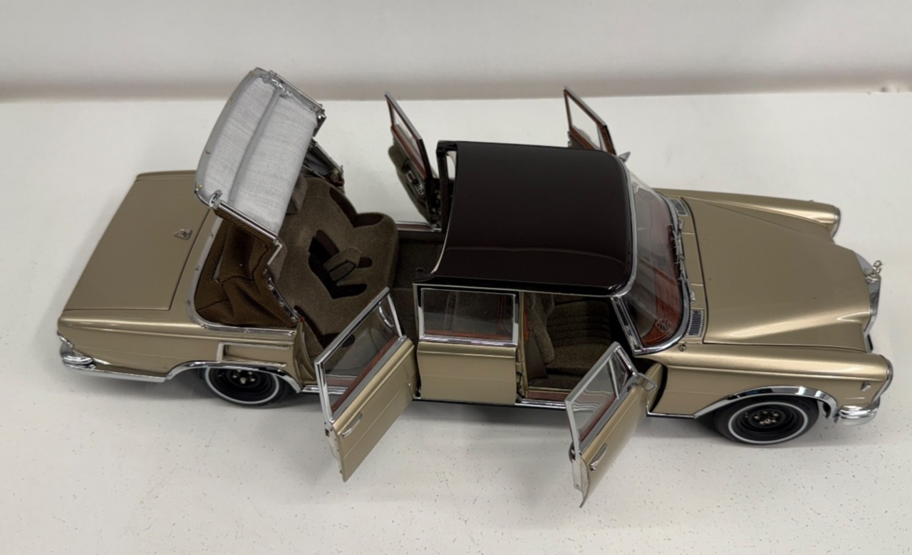 Mercedes-Benz Mercedes-Benz S-Class 600 Pullman W100 Landaulet Soft-Top Semiconvertible 1972 - 1:18 - CMC