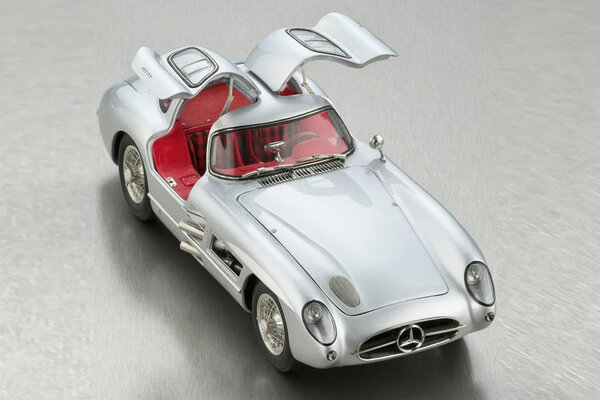 Mercedes-Benz Mercedes-Benz 300 SLR Uhlenhaut Coupé 1955  - 1:18 - CMC