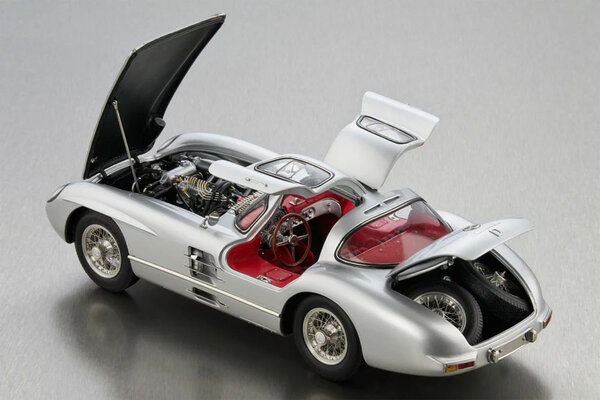 Mercedes-Benz Mercedes-Benz 300 SLR Uhlenhaut Coupé 1955  - 1:18 - CMC