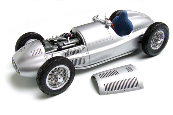 Formule 1 Mercedes-Benz (W165) 'Winner Tripolis'1939 - 1:18 - CMC