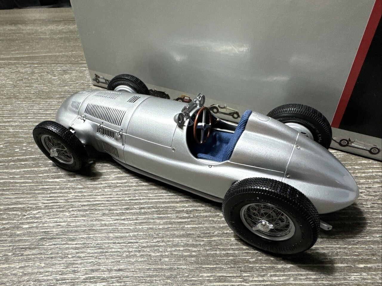 Formule 1 Mercedes-Benz (W165) 'Winner Tripolis'1939 - 1:18 - CMC