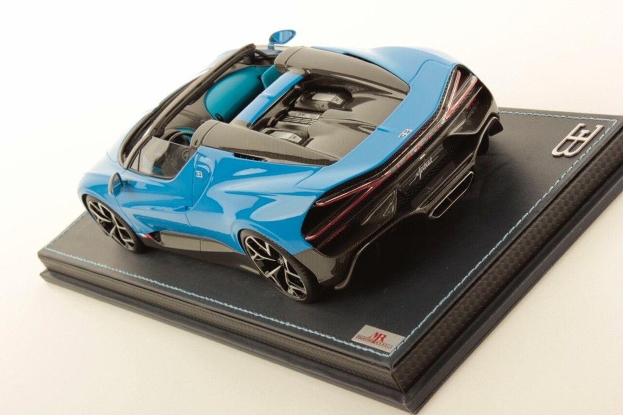 Bugatti Bugatti Mistral W16 2023 + Showcase  - 1:18 - MR Collection Models