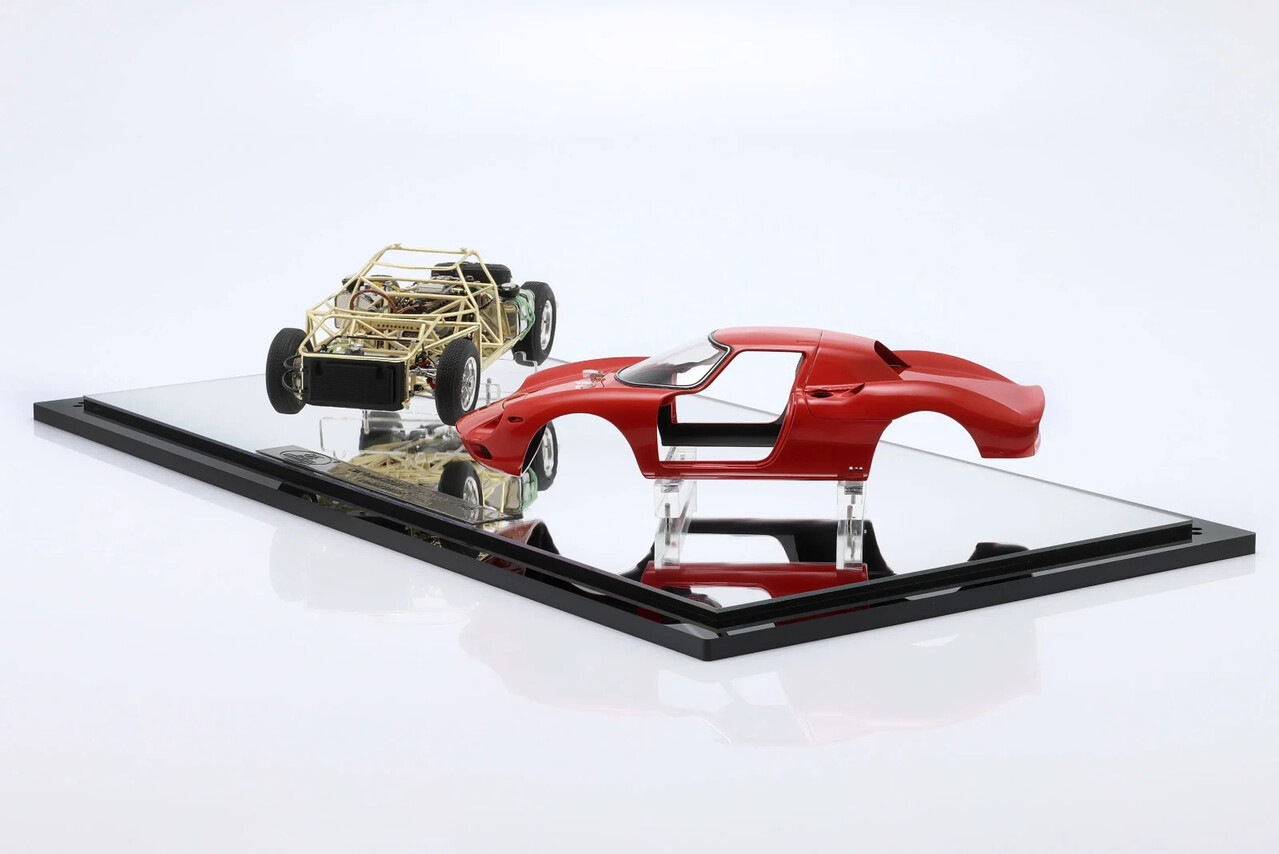 Ferrari Ferrari 250 LM Rolling Chassis + Body in Showcase - 1:18 - CMC