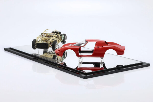 Ferrari Ferrari 250 LM Rolling Chassis + Body in Showcase - 1:18 - CMC