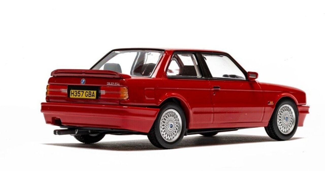 BMW BMW 325i (E30) M-Tech 2  - 1:43 - Corgi / Vanguards