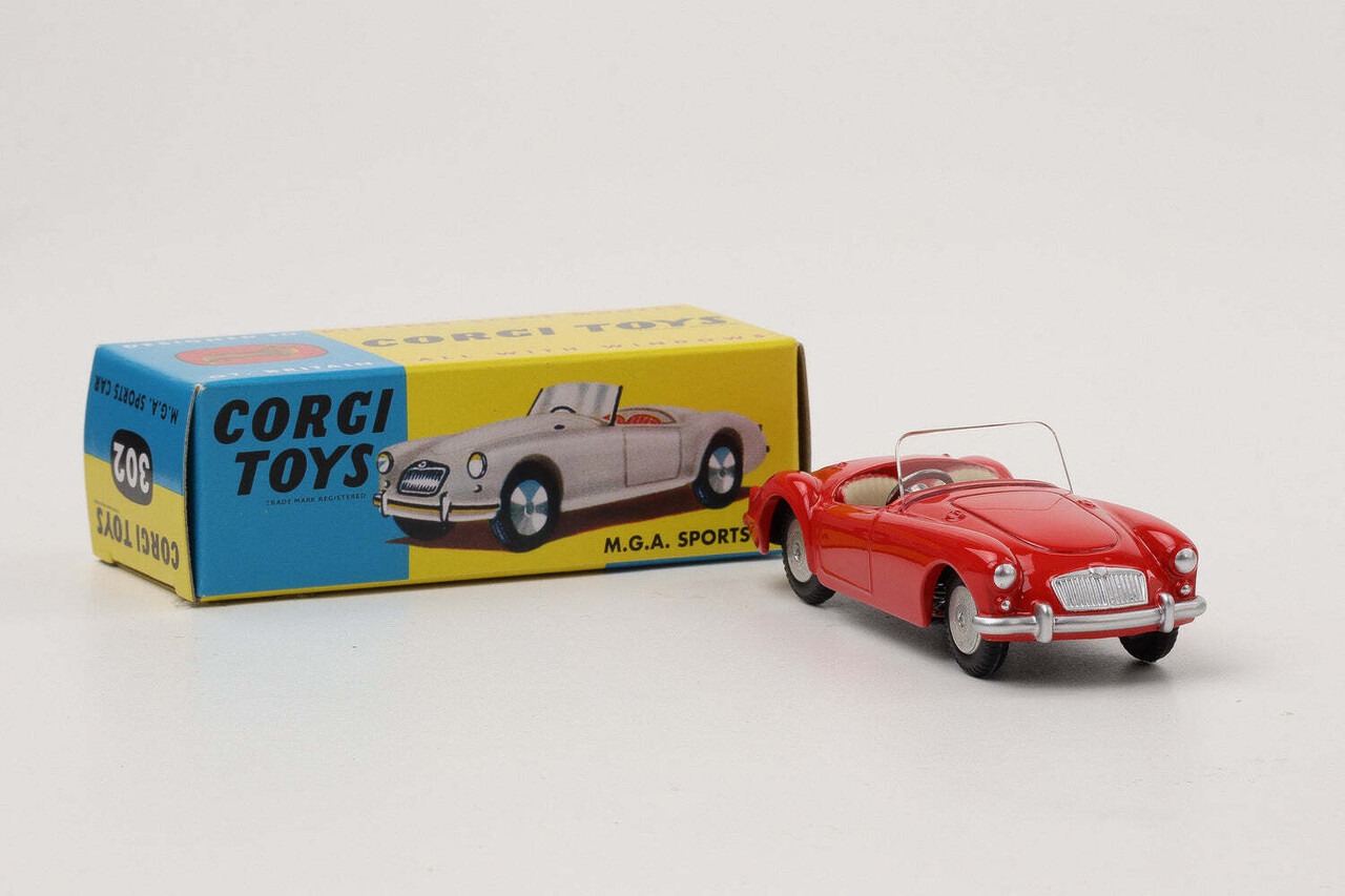 Chitty Chitty Chitty Chitty Bang Bang Car 1968 - 1:45 - Corgi