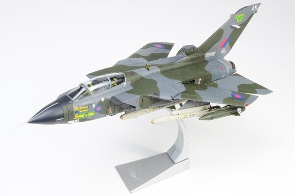 Panavia Panavia Aircraft GR.1 Tornado Military Airplane 1998  - 1:48 - Corgi