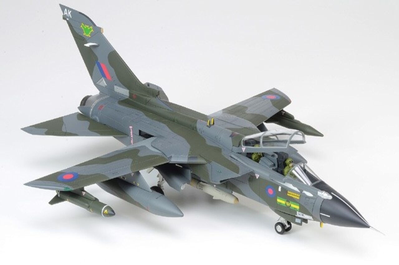 Panavia Panavia Aircraft GR.1 Tornado Military Airplane 1998  - 1:48 - Corgi