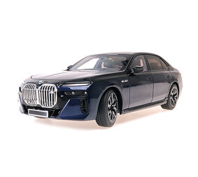 BMW BMW i7 M70 - 1:18 - Minichamps