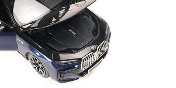 BMW BMW i7 M70 - 1:18 - Minichamps