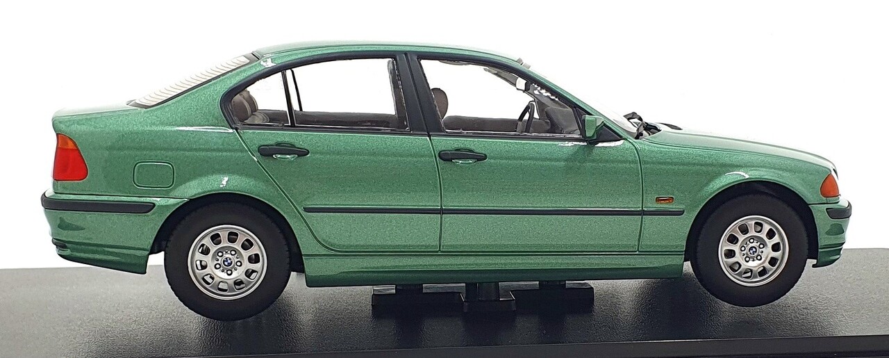 BMW BMW 3-Series (E46) Sedan 1999 - 1:18 - KK Scale
