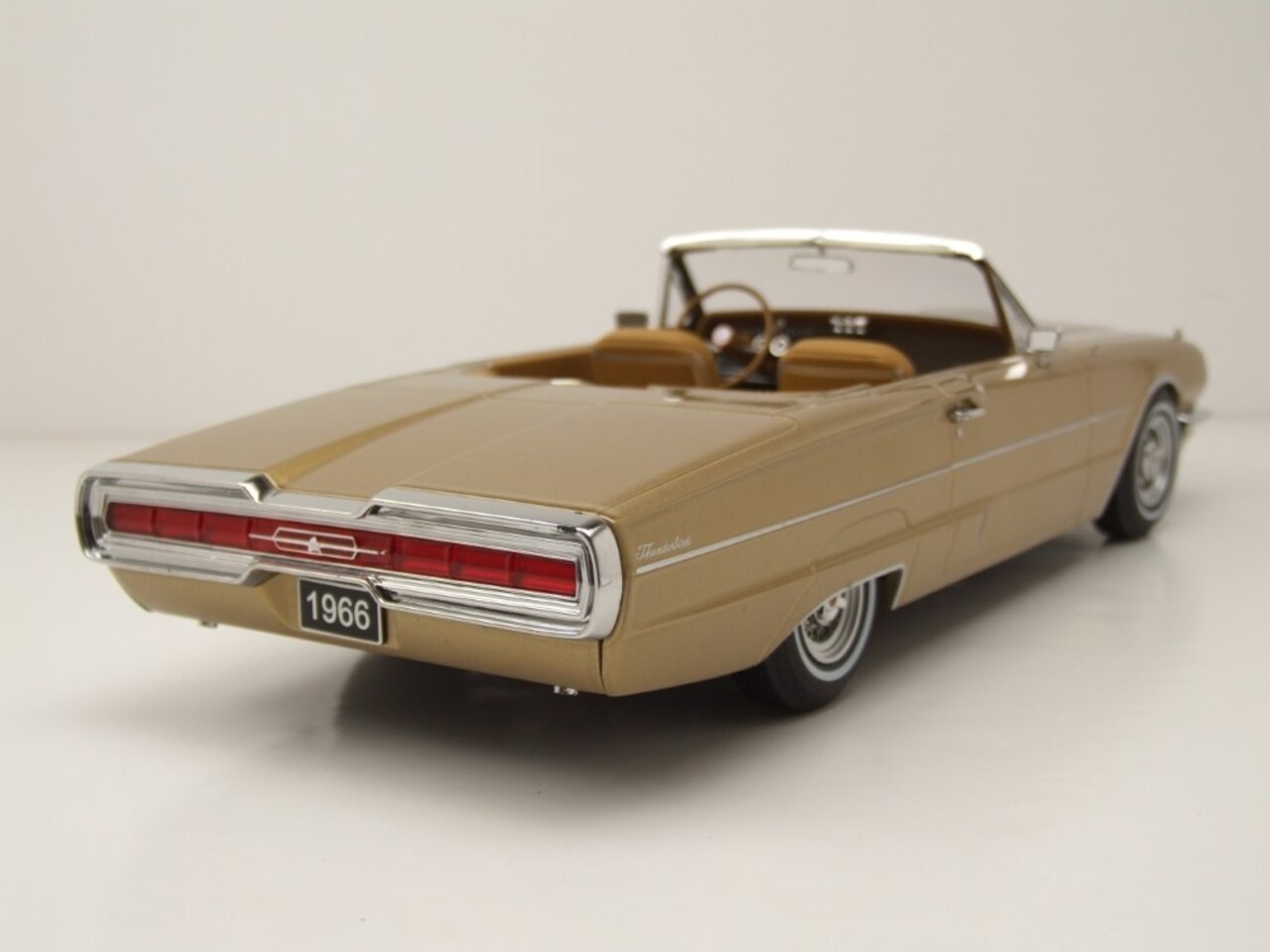 Ford Ford USA Thunderbird Convertible 1966 - 1:18 - KK Scale