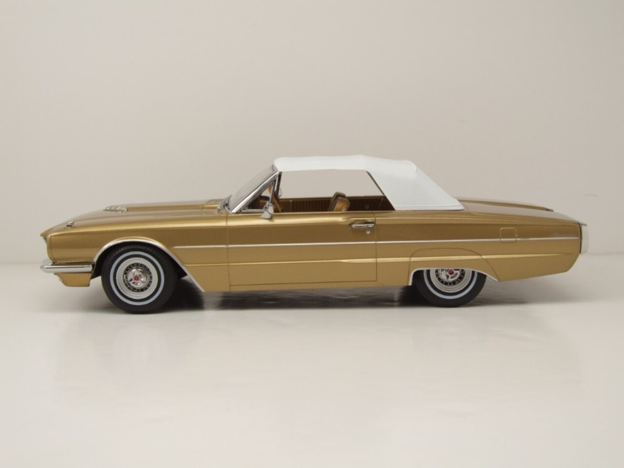 Ford Ford USA Thunderbird Convertible 1966 - 1:18 - KK Scale