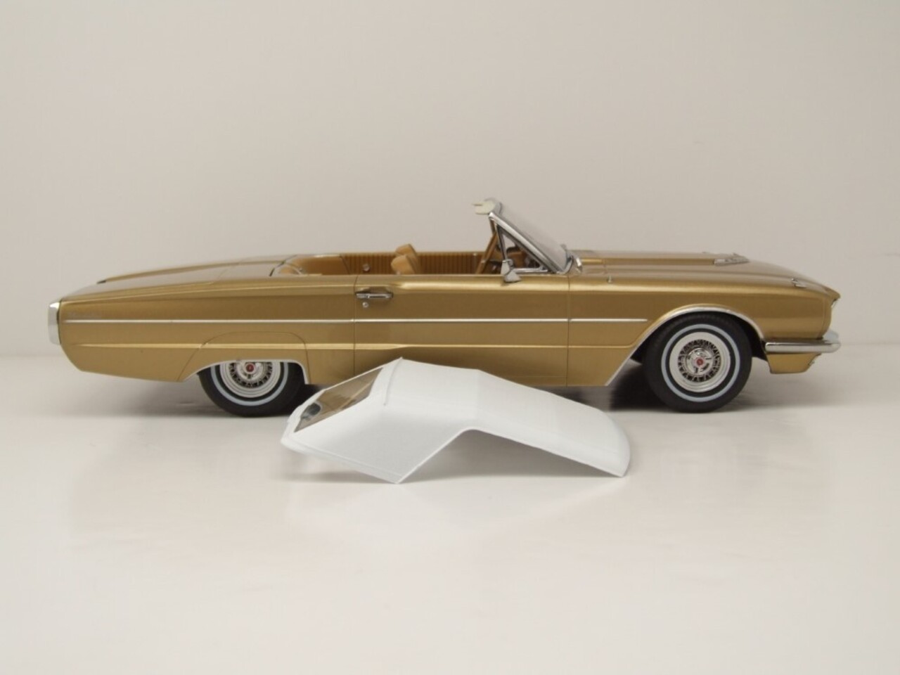 Ford Ford USA Thunderbird Convertible 1966 - 1:18 - KK Scale