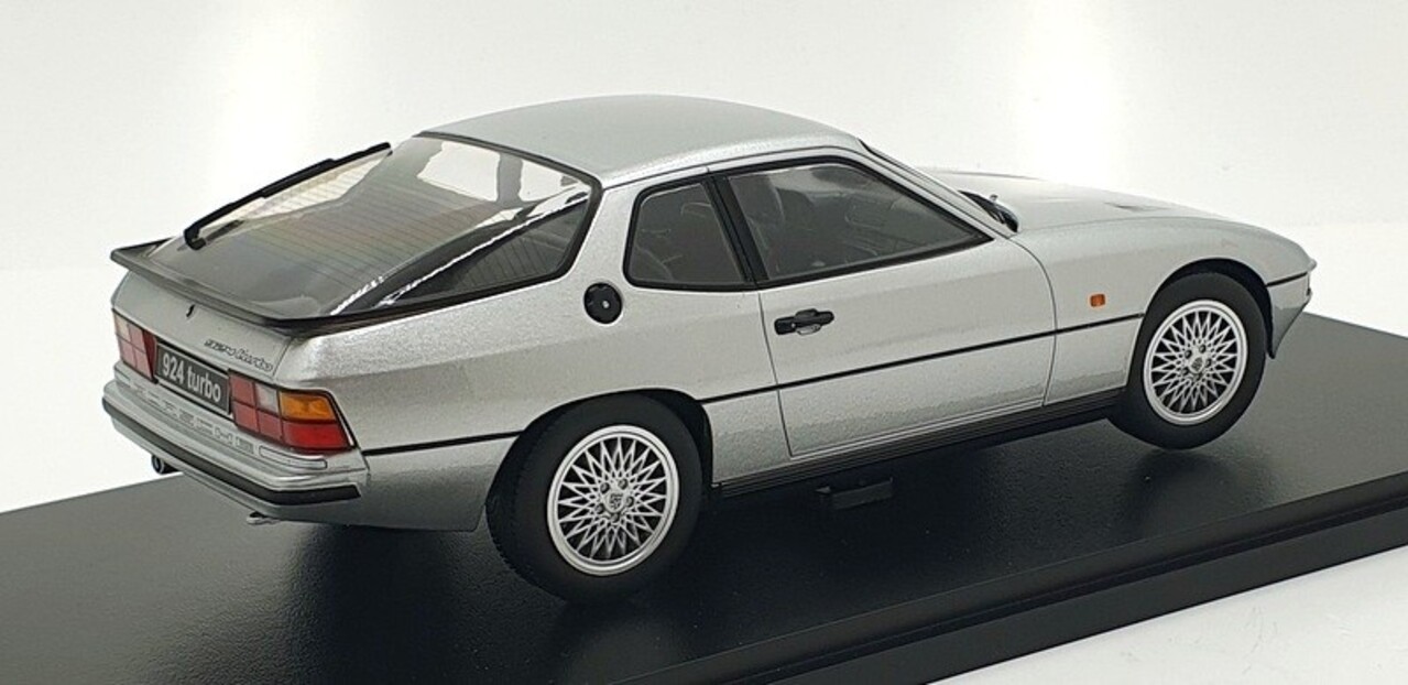 Porsche Porsche 924 Turbo 1986 - 1:18 - KK Scale Porsche Porsche 924 Turbo 1986 - 1:18 - KK Scale