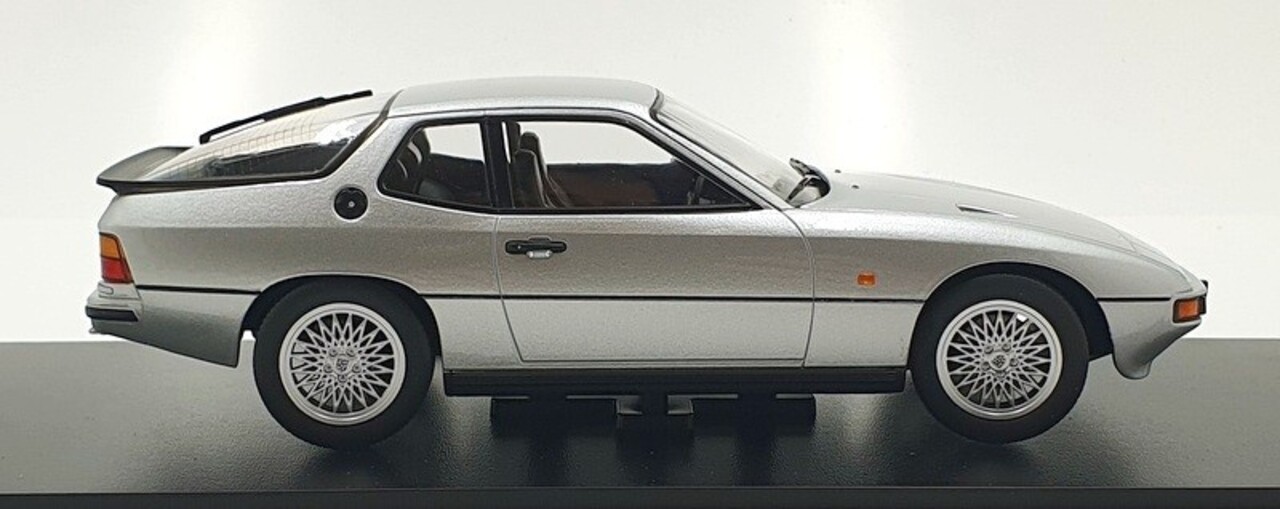 Porsche Porsche 924 Turbo 1986 - 1:18 - KK Scale Porsche Porsche 924 Turbo 1986 - 1:18 - KK Scale