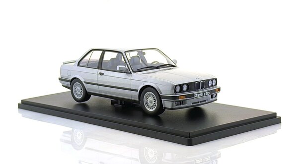 BMW BMW 325i (E30) M-Package 1987 - 1:18 - KK Scale BMW BMW 325i (E30) M-Package 1987 - 1:18 - KK Scale