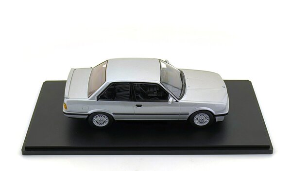 BMW BMW 325i (E30) M-Package 1987 - 1:18 - KK Scale BMW BMW 325i (E30) M-Package 1987 - 1:18 - KK Scale