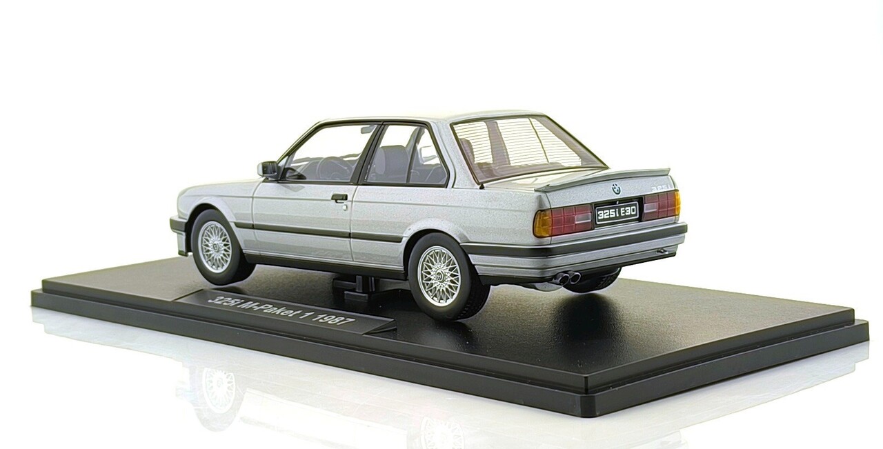 BMW BMW 325i (E30) M-Package 1987 - 1:18 - KK Scale BMW BMW 325i (E30) M-Package 1987 - 1:18 - KK Scale