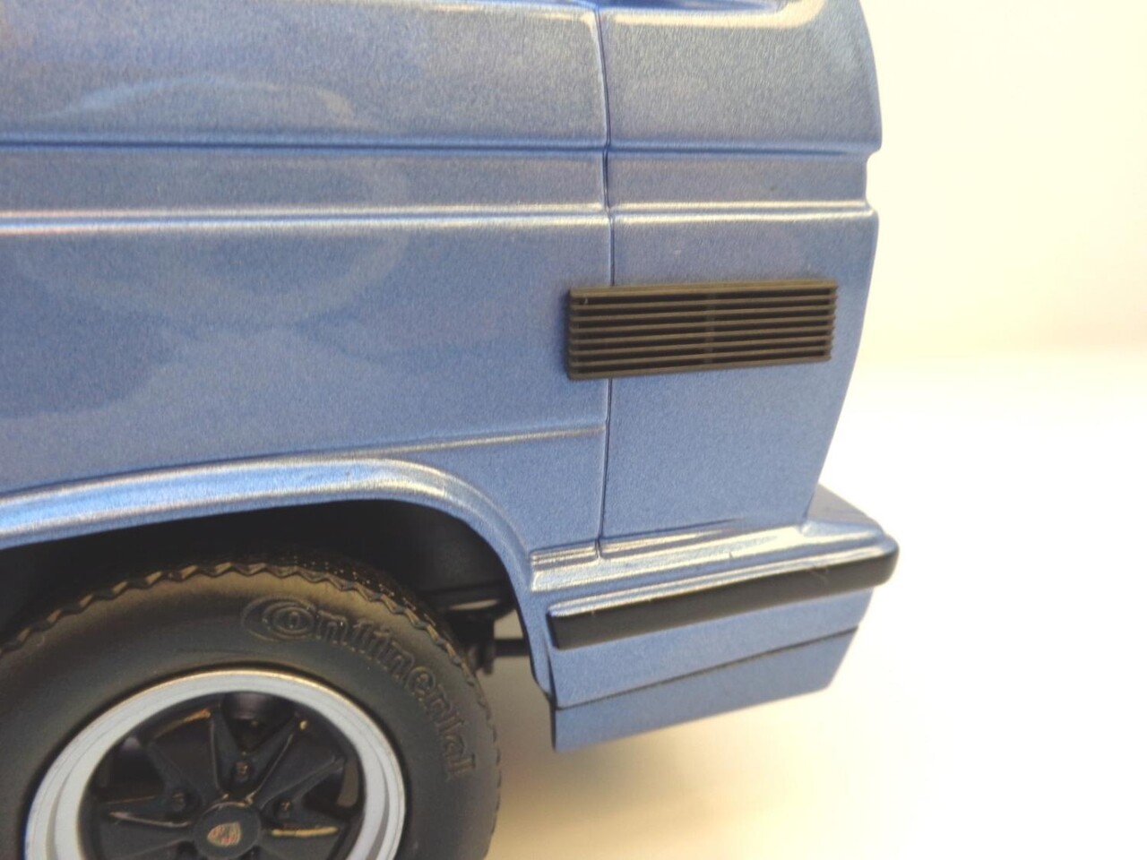 Porsche Porsche B32 (Based on Volkswagen T3) 1984 - 1:18 - KK Scale