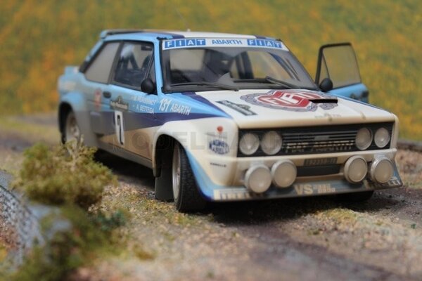 Fiat Fiat 131 Abarth #2 Piancovallo Rally (Italy) 1981 (Dirty & Night Version) - 1:18 - Kyosho
