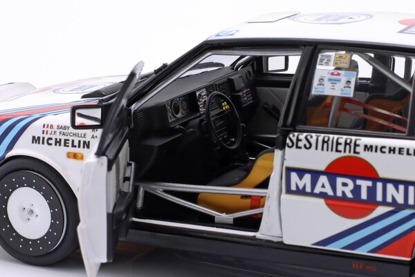Lancia Lancia Delta HF Integrale 4WD #3 Team Matini Racing Winner Rally Monte Carlo 1988 - 1:18 - Kyosho Lancia Lancia Delta HF Integrale 4WD #3 Team Matini Racing Winner Rally Monte Carlo 1988 - 1:18 - Kyosho