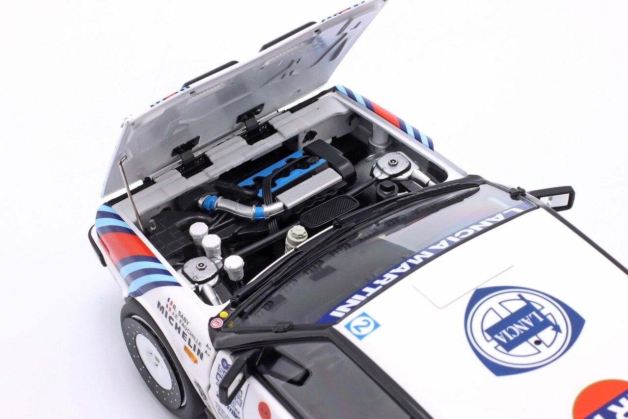 Lancia Lancia Delta HF Integrale 4WD #3 Team Matini Racing Winner Rally Monte Carlo 1988 - 1:18 - Kyosho Lancia Lancia Delta HF Integrale 4WD #3 Team Matini Racing Winner Rally Monte Carlo 1988 - 1:18 - Kyosho