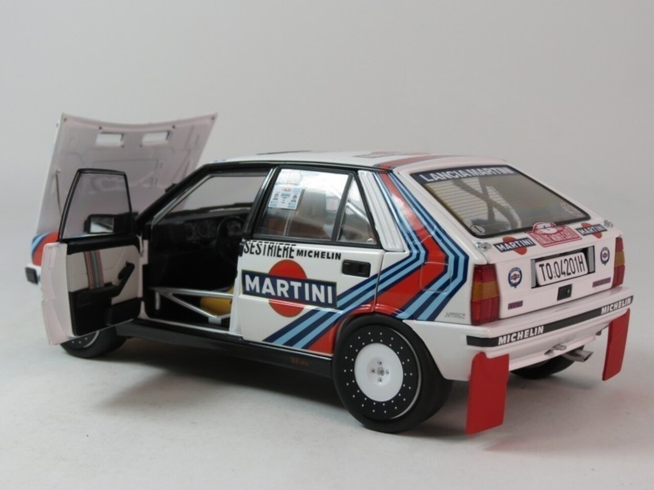 Lancia Lancia Delta HF Integrale 4WD #3 Team Matini Racing Winner Rally Monte Carlo 1988 - 1:18 - Kyosho Lancia Lancia Delta HF Integrale 4WD #3 Team Matini Racing Winner Rally Monte Carlo 1988 - 1:18 - Kyosho