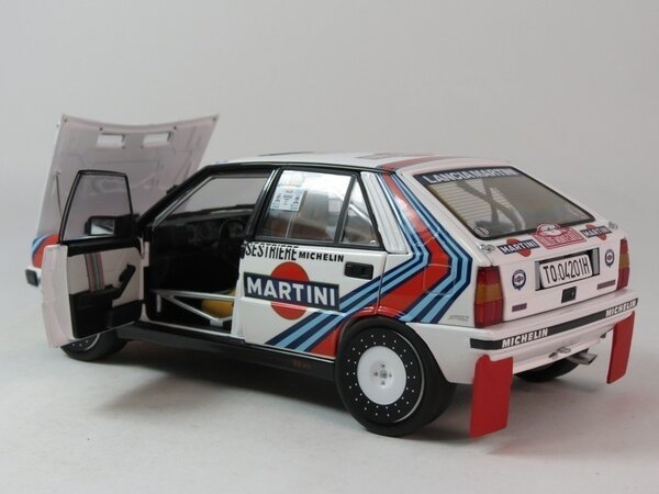 Lancia Lancia Delta HF Integrale 4WD #3 Team Matini Racing Winner Rally Monte Carlo 1988 - 1:18 - Kyosho Lancia Lancia Delta HF Integrale 4WD #3 Team Matini Racing Winner Rally Monte Carlo 1988 - 1:18 - Kyosho
