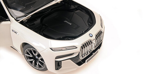 BMW BMW i7 M70 (G70) 2024 - 1:18 - Minichamps