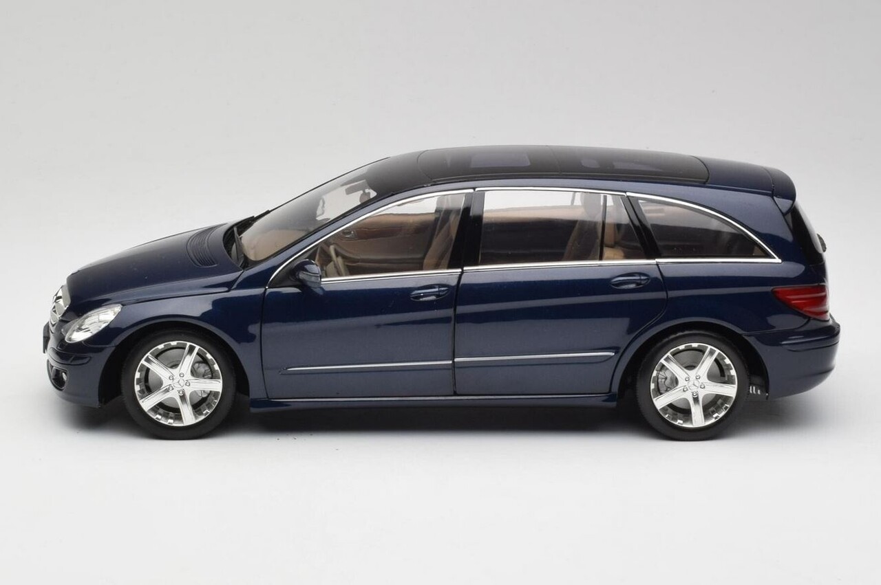 Mercedes-Benz Mercedes-Benz R-Class 2005 - 1:18 - Minichamps