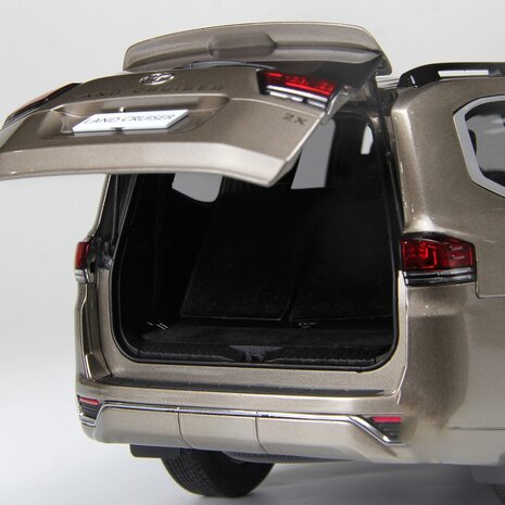 Toyota Toyota Land Cruiser 300-ZX 2024 - 1:18 - LCD Model