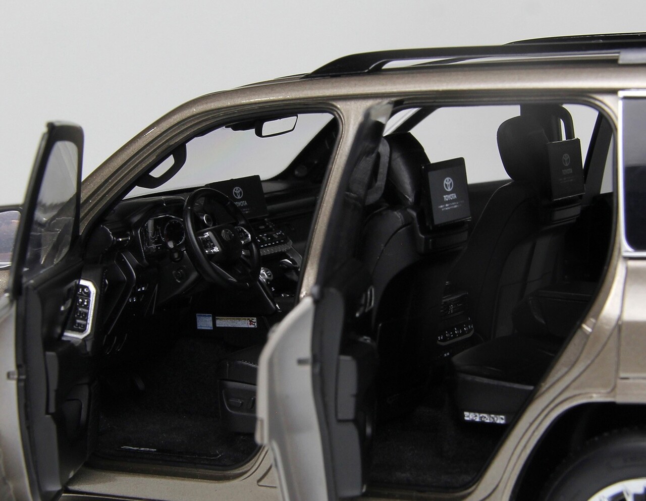 Toyota Toyota Land Cruiser 300-ZX 2024 - 1:18 - LCD Model